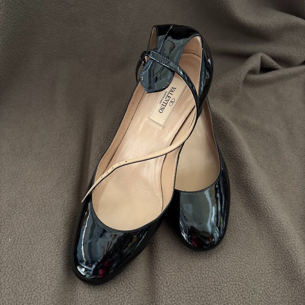 Valentino Garavani Tango Pumps with Ankle Straps Patent Leather EU 38 US 8